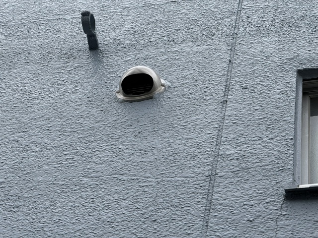 2階トイレの外壁に新しく設置した換気口